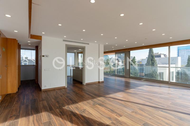 Foto 1906c57b-cfcb-4b45-9391-ff35b2f82b41. Dúplex ático dúplex con piscina privada en El Viso. en Madrid