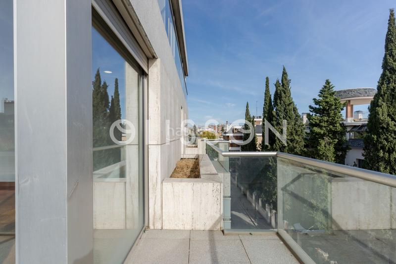 Foto 9307b90a-dc9e-48c0-bf67-21c4b2677c7f. Dúplex ático dúplex con piscina privada en El Viso. en Madrid