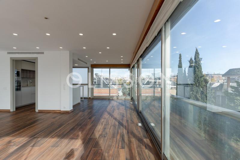 Foto 9bb84077-efab-4f99-a84f-1d644c2f114b. Dúplex ático dúplex con piscina privada en El Viso. en Madrid