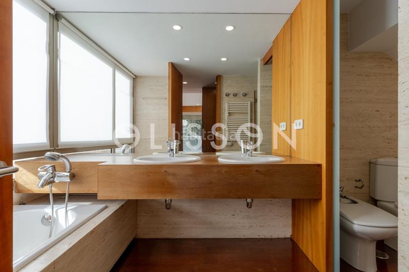 Foto aaa5ec90-58ca-4032-94b5-e00d3d13853a. Dúplex ático dúplex con piscina privada en El Viso. en Madrid