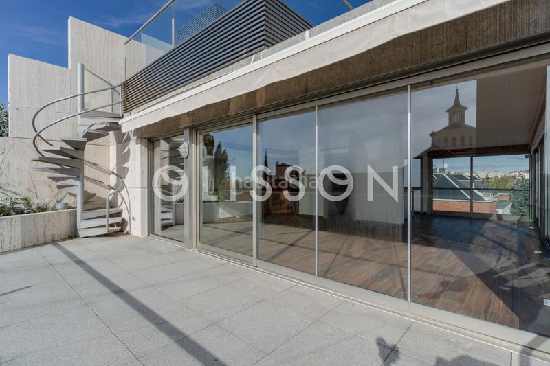 Foto ad4cab49-89b0-434f-aeb3-c88576b8c6f6. Dúplex ático dúplex con piscina privada en El Viso. en Madrid