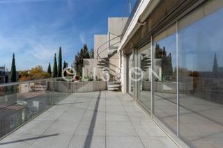 Duplex in El Viso. Ático dúplex con piscina privada en el viso.