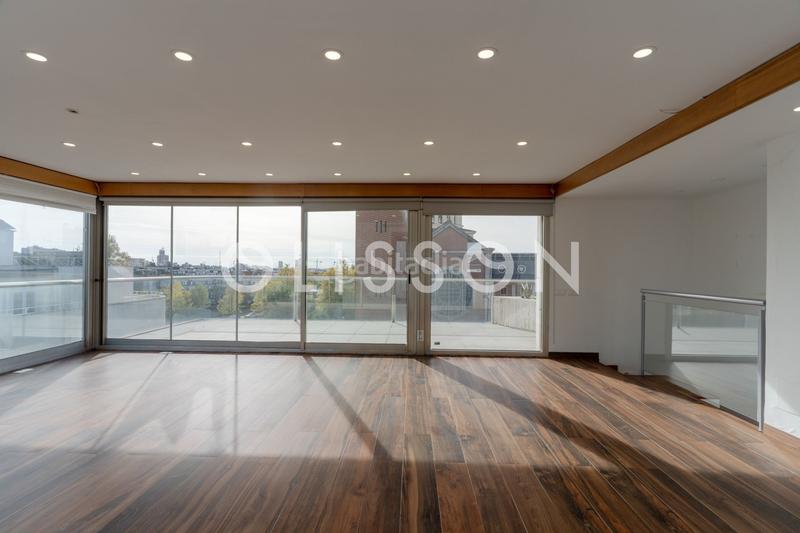 Foto f362a00e-5ba4-4ca6-883d-ec8b0a7e3e7d. Dúplex ático dúplex con piscina privada en El Viso. en Madrid