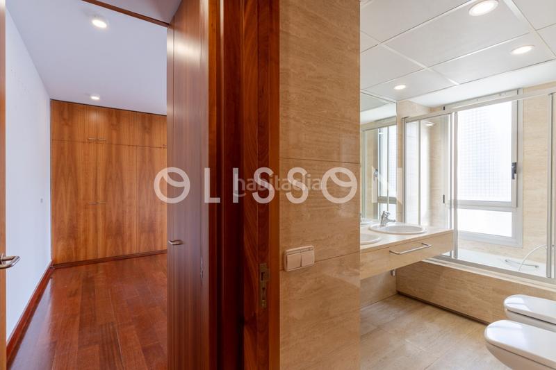 Foto f582b42c-1b19-4434-a8aa-fb875e966e99. Dúplex ático dúplex con piscina privada en El Viso. en Madrid