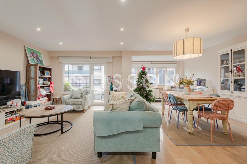 Foto 18bdb4a8-7ec2-47d0-9c3b-77575fa49e44. Appartement avec chauffage dans El Viso Madrid