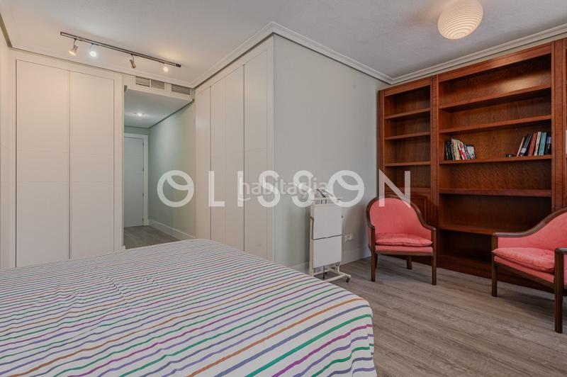 Foto 5c5475da-6072-4b9a-b4df-d971ade8b36c. Piso magnífico piso con garaje, trastero y piscina en el barrio de Ibiza en Madrid