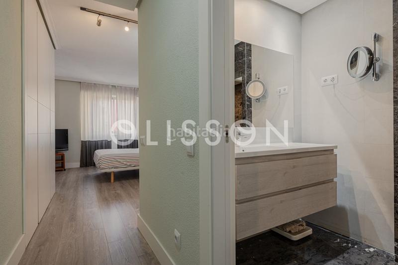 Foto c99c708a-f535-4b9f-920e-e23589d3ea15. Piso magnífico piso con garaje, trastero y piscina en el barrio de Ibiza en Madrid