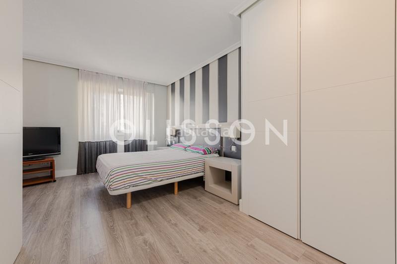 Foto ec607e97-513f-4ef1-bfe5-59fbba9483e6. Piso magnífico piso con garaje, trastero y piscina en el barrio de Ibiza en Madrid