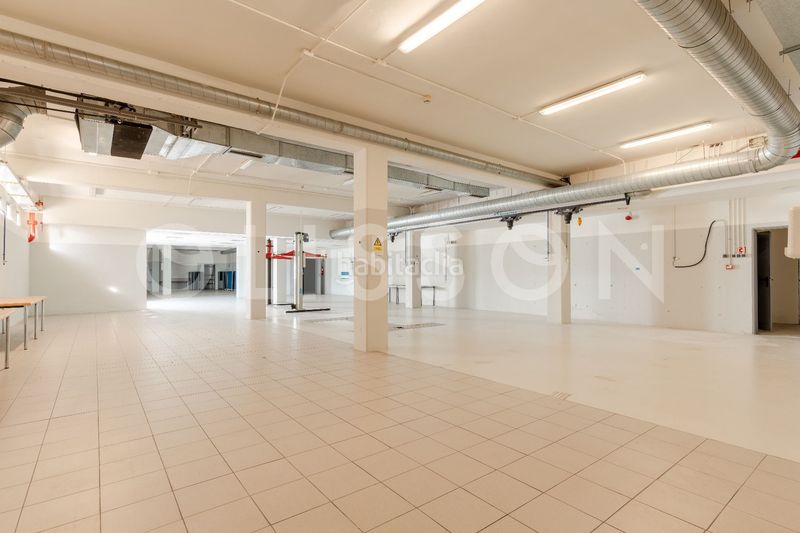 Foto a7d52175-d5c9-4e24-9562-0b50e6f560ee. Edifici a Estación-Centro Tres Cantos