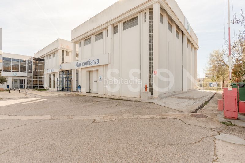 Foto ef1f0e5f-8c3e-44bd-b0ac-8e1e913def31. Edifici a Estación-Centro Tres Cantos