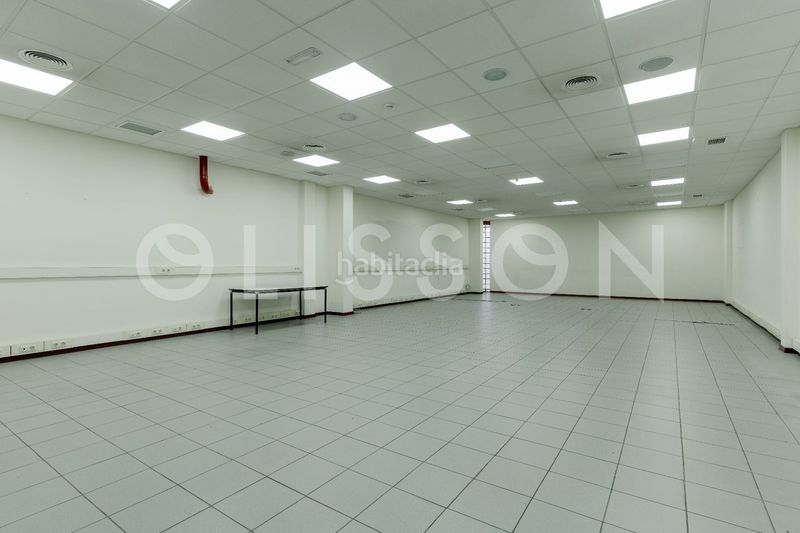 Foto f79c0654-1998-4c30-b35e-22ede6655bd3. Edifici a Estación-Centro Tres Cantos