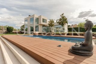 Affitto Casa in Urbanización La Moraleja. Villa de diseño con vistas a la sierra