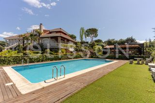 Casa en Santo Domingo. Espectacular chalet independiente en santo domingo