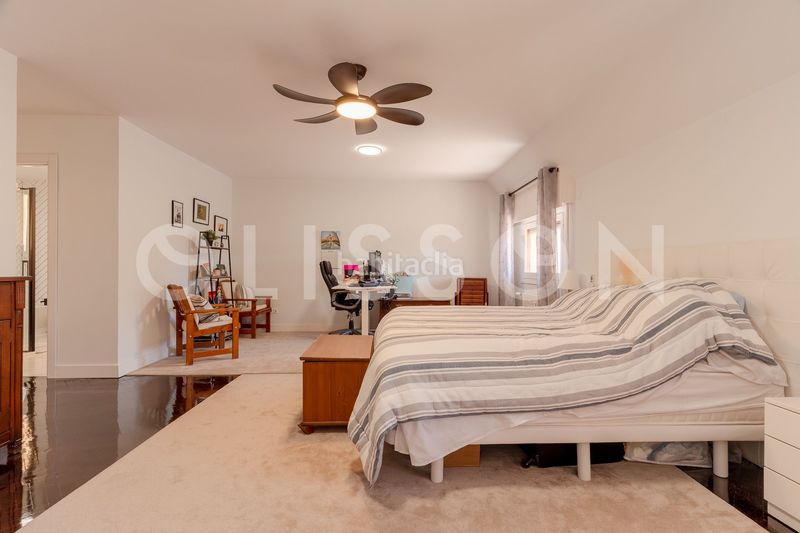 Foto 4f16de3f-706d-4644-bfaa-169e1b57ce40. Dúplex amb calefacció piscina a San Juan Bautista Madrid