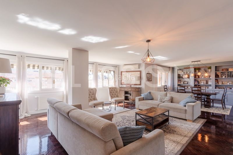 Foto 6cd13724-47d3-4c70-8494-85ee9103a75c. Dúplex amb calefacció piscina a San Juan Bautista Madrid