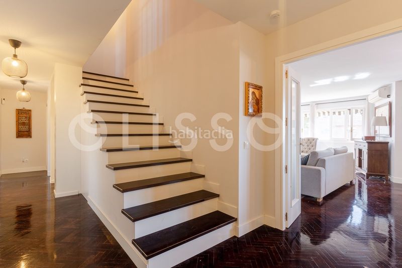 Foto 779c5d7d-09da-4f8d-b496-8fec52ee50e8. Dúplex amb calefacció piscina a San Juan Bautista Madrid