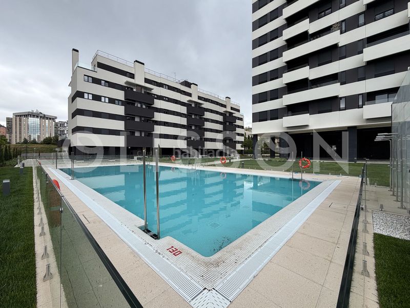 Foto a0178ccb-0ed9-4f52-b68b-a5accc68a161. Pis amb calefacció piscina a Virgen del Cortijo-Manoteras Madrid