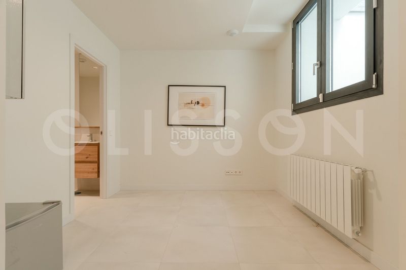 Foto aaf1d3de-7754-46f1-8d40-a4d015ac85dc. Casa amb calefacció a Fuente del Berro Madrid