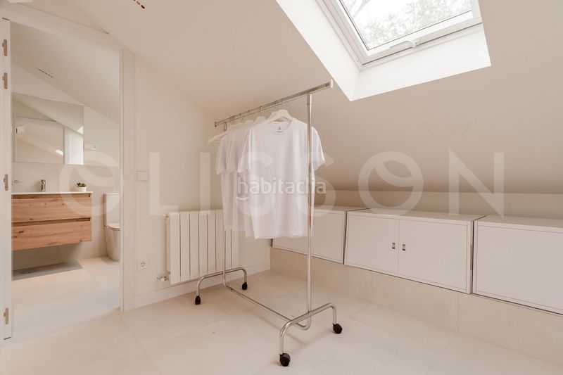 Foto b093d8ff-a929-4f6c-be7f-fc843a798a30. Casa amb calefacció a Fuente del Berro Madrid