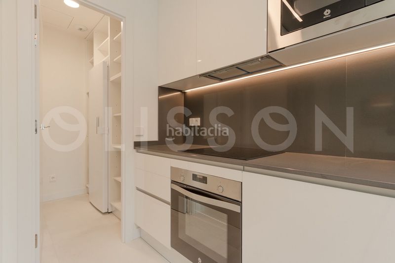 Foto e33f0ab2-7a77-41a4-8a30-95ff34f97d2f. Casa amb calefacció a Fuente del Berro Madrid
