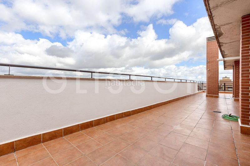 Foto d2b46844-c45a-4c39-91db-4d24a5dbbaaa. Àtic amb calefacció piscina a Sanchinarro Madrid