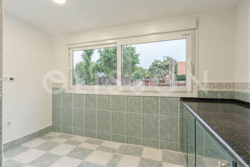 Foto 7a27f075-9455-4648-9b70-6744a0e1025c. Casa amb calefacció aparcament piscina a urbanización La Moraleja La Moraleja