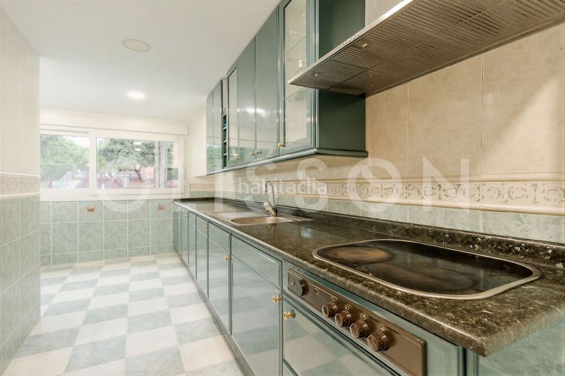 Foto b59957e3-0061-46cf-8b6b-c0cd0c78709d. Casa amb calefacció aparcament piscina a urbanización La Moraleja La Moraleja