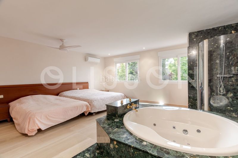 Foto fd707864-0248-41f2-ae39-8e4b68ad86ed. Casa amb calefacció aparcament piscina a urbanización La Moraleja La Moraleja