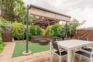 Casa en Urbanización La Moraleja. Chalet adosado con jardín en una de las mejores zonas de el soto