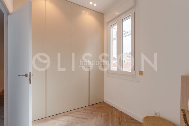 Foto f8637937-18e3-4e18-8839-f23e449c31d3. Àtic amb calefacció a Ríos Rosas-Nuevos Ministerios Madrid