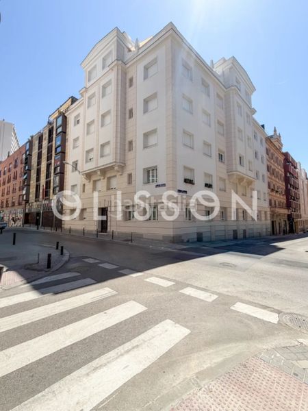 Foto 1e3bb2d7-9f90-4025-87ab-4c14d6f6b7f3. Pis amb piscina a Argüelles Madrid
