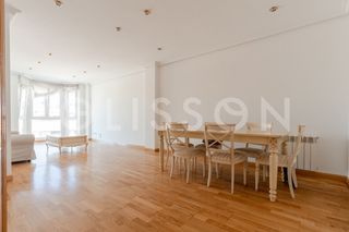 Etagenwohnung en Sanchinarro. Magn�fico piso en urbanizaci�n en sanchinarro