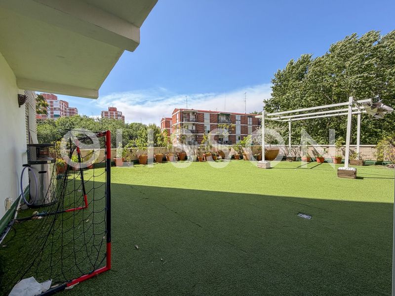 Foto 4960382f-d750-4d73-a175-1770375af0b0. Pis amb calefacció piscina a San Juan Bautista Madrid