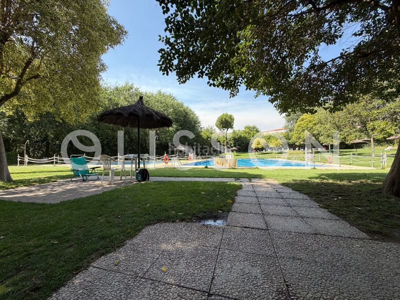 Foto 5ea7bffd-b5a6-4c41-a925-740d03a7768f. Pis amb calefacció piscina a San Juan Bautista Madrid
