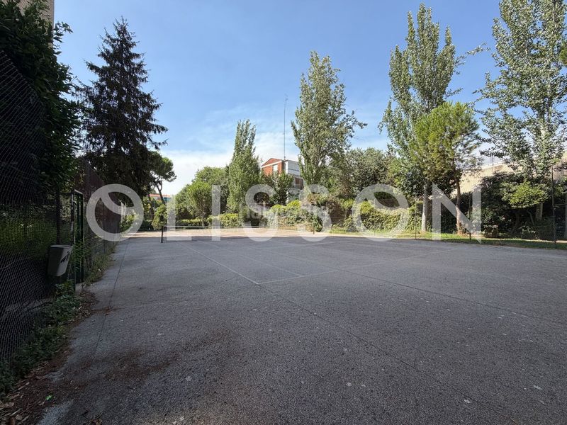 Foto ae43c4b0-f3c4-49e6-88b6-f9a91b9c26ed. Pis amb calefacció piscina a San Juan Bautista Madrid