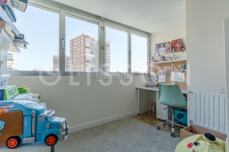 Foto 5b22f63d-8af8-496d-8633-591d0f69b855. Pis amb calefacció piscina a Costillares Madrid
