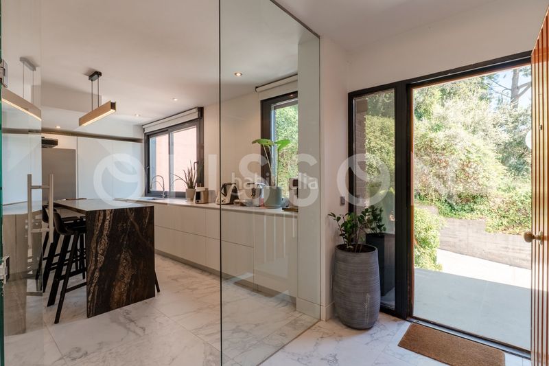 Foto fb8d90eb-b57b-423e-81ae-8232ec4c04bf. Casa adossada amb calefacció piscina a el soto de La Moraleja La Moraleja