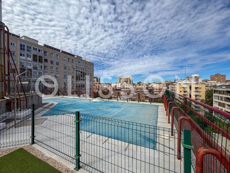Foto 42efc8d0-074f-4962-8514-3d5751c177be. Pis amb calefacció piscina a Nueva España Madrid