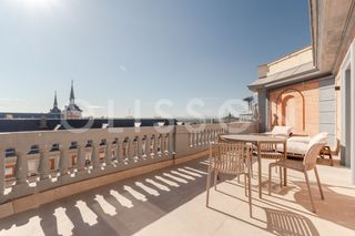 Penthouse in Gaztambide. Exclusiva vivienda reformada con terraza en argüelles