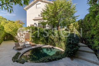Haus in El Viso. Impresionante chalet en venta en el viso