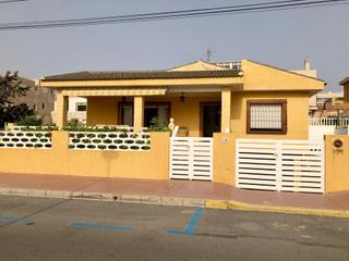 Xalet en Guardamar Playa. Villa privada con 6 habitaciones frente al mar en guardamar play