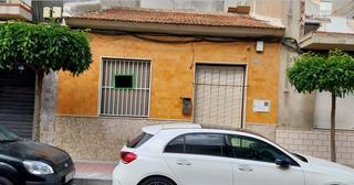 Casa en Pueblo. Casa baja de pueblo en pleno corazón de guardamar