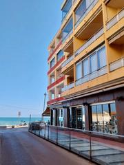 Apartament en Guardamar Playa. Piso en primera lnea lateral junto al paseo martimo de guardam