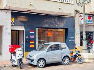 Local Comercial  Avenida pais valenciano. Se vende local comercial en avenida principal de guardamar.