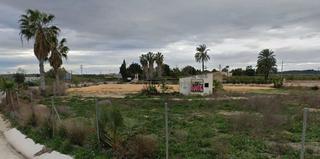 Finca rústica a San Miguel de Salinas. Venta de terreno rústico con luz y caseta para reformar