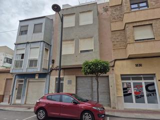 Edifici a Pueblo. En venta edificio entero en guardamar. ideal inversión.