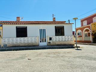 Casa en San Fulgencio. Chalet adosado en urbanización la marina  san fulgencio