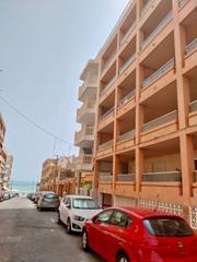 Lloguer Apartament a Guardamar Playa. Alquiler de piso de 3 habitaciones con salón doble y enorme terr
