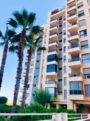 Alquiler Piso en Puerto Deportivo. Apartamento en lujoso residencial con vistas al mar junto al pue
