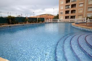 Location Appartement  Azorin 18. Alquiler de larga estancia junto al mar con piscina comunitaria.